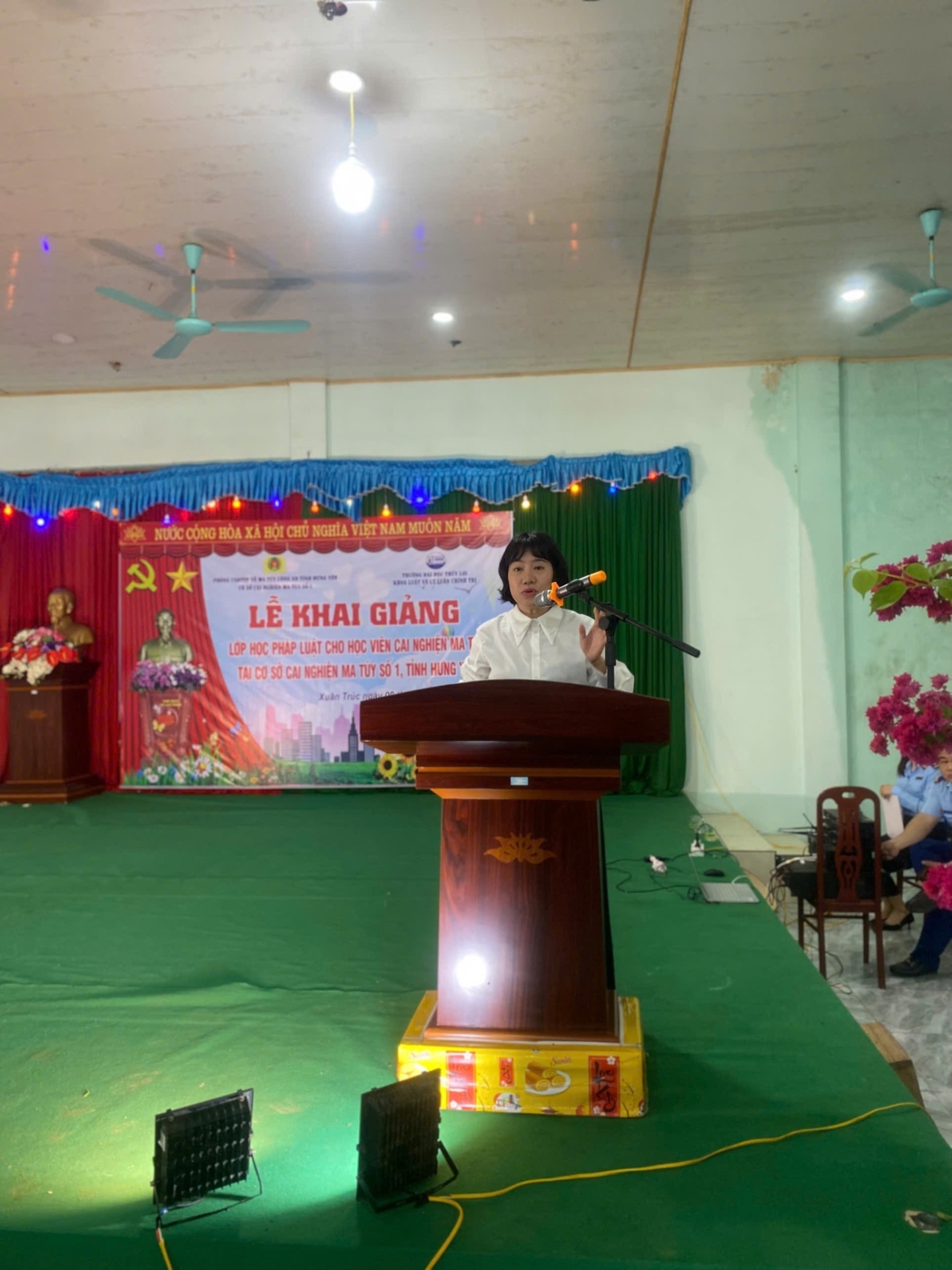 Hợp tác giữa Khoa Luật và LLCT với Cơ sở cai nghiện ma túy số 1, Hưng Yên. Tuyên truyền phổ biến pháp luật cho học viên cai nghiện ma túy.