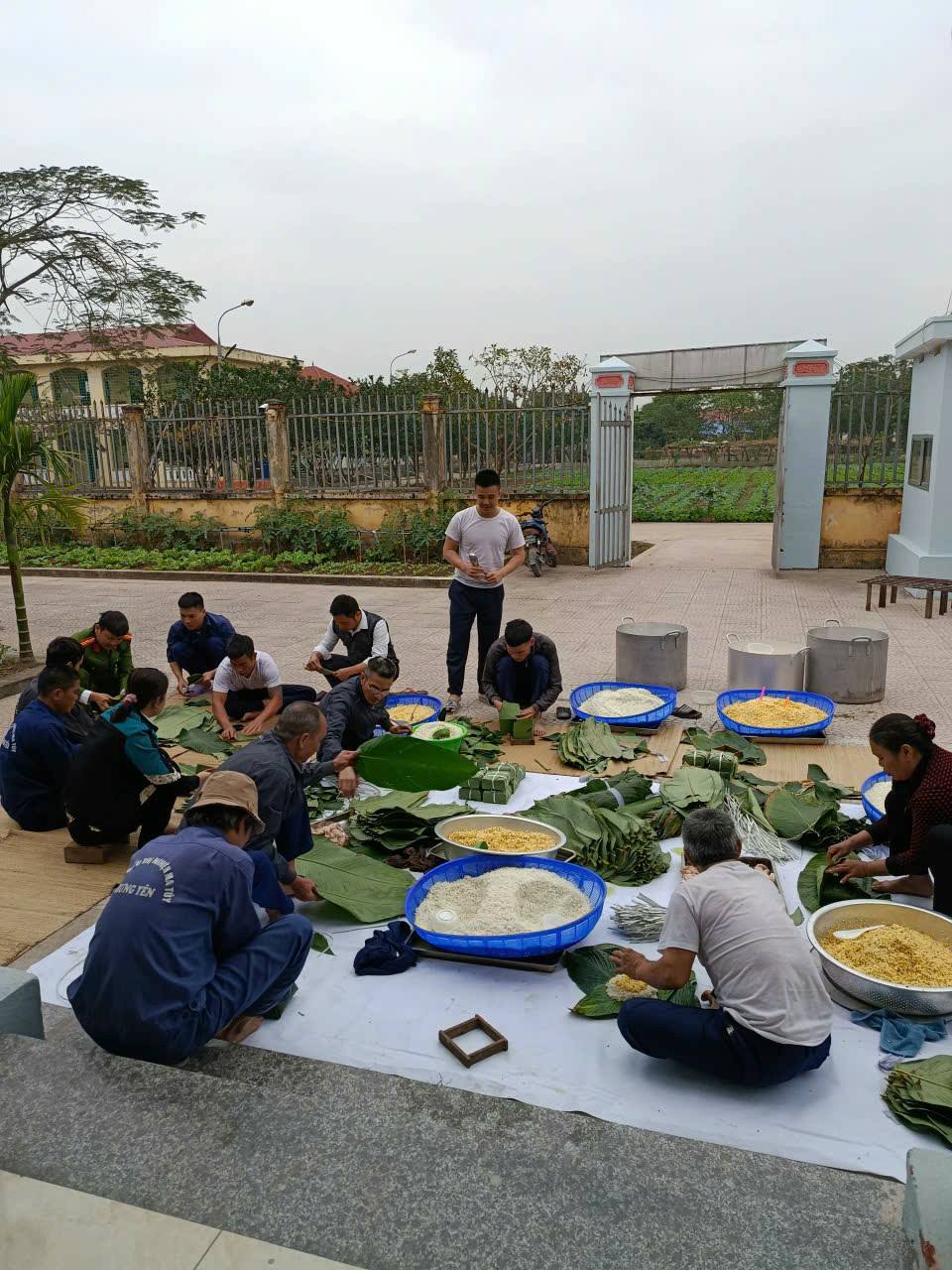 LỄ BẾ GIẢNG CÁC LỚP HỌC CHÍNH TRỊ, PHÁP LUẬT VÀ DẠY NGHỀ CHO HỌC VIÊN TẠI CƠ SỞ CAI NGHIỆN MA TÚY SỐ 1 TỈNH HƯNG YÊN VỚI SỰ THAM GIA GIẢNG DẠY CỦA CÁC GIẢNG VIÊN KHOA LUẬT VÀ LÝ LUẬN CHÍNH TRỊ, TRƯỜNG ĐẠI HỌC THỦY LỢI.