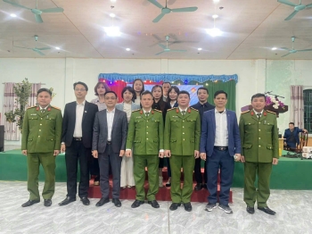 LỄ BẾ GIẢNG CÁC LỚP HỌC CHÍNH TRỊ, PHÁP LUẬT VÀ DẠY NGHỀ CHO HỌC VIÊN TẠI CƠ SỞ CAI NGHIỆN MA TÚY SỐ 1 TỈNH HƯNG YÊN VỚI SỰ THAM GIA GIẢNG DẠY CỦA CÁC GIẢNG VIÊN KHOA LUẬT VÀ LÝ LUẬN CHÍNH TRỊ, TRƯỜNG ĐẠI HỌC THỦY LỢI.